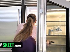 Blond, Oudere vrouw, Moeder die ik wil neuken, Natuurlijke tieten, Rijden, Ruw, Stiefmoeder, Tiener