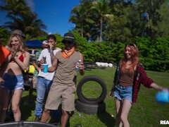 Красотки, Брюнетки, Семяизвержение, Поцелуи, Лизание, Мастурбация, Порнозвезда, Сиськи