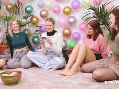 Vingeren, Duits, Zoenen, Likken, Orgie, Kut duiken, Tiener, Trein