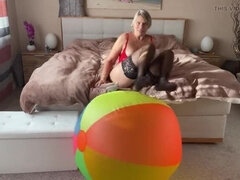 Amateur MILF SweetSusi Beach Balloon Footing & Dirty Talk in German HD