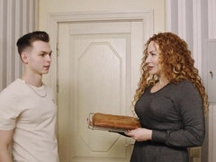 18 ans, Grosse bite, Gros seins, Femme couguar, Hd, Cuisine, Lingerie, Russe