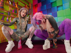 Anuskatzz and Kellie Panther are bouncing on some sex toys