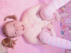 Chambre à dormir, Sucer une bite, Mignonne, Conversation vulgaire, Famille, Seins naturels, Petite femme, Pigtail