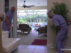 Arsch, Grosse titten, Kehlenfick, Aufs gesicht abspritzen, Hd, Strümpfe, Tätowierung, Flotter dreier