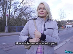 Enthousiasteling, Blond, Pijpbeurt, Brits, Tsjechisch, Buiten, Sokken, Tatoeage