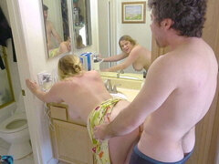 Cul, Salle de bains, Blonde, Éjaculation interne, Faciale, Famille, Surprise, Tabou