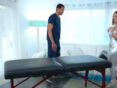 Anal, Grosse bite, Sucer une bite, Brunette brune, Gorge profonde, Interracial, Mère que j'aimerais baiser, Actrice du porno