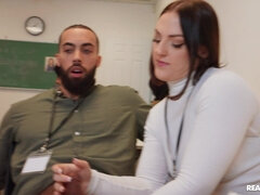 Enthousiasteling, Bruinharig, Lul, Likken, Natuurlijke tieten, Kut duiken, Kort haar, Tieten likken