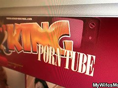 お尻, 美人, ブロンド, エロ熟女, イマラチオ, 手コキする, 淫乱熟女, 母