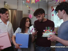 Grosse bite, Sucer une bite, Doigter, Partouze, Groupe, Hard, Fille latino, Mère que j'aimerais baiser