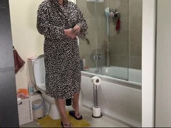 Enthousiasteling, Badkamer, Gevangen, Dominante vrouw, Vernedering, Meesteres, Moeder, Stiefmoeder