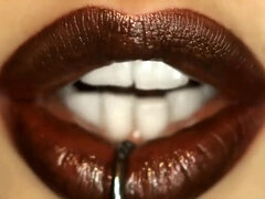 Grosse bite, Gros seins, Sucer une bite, Brunette brune, Mère que j'aimerais baiser, Bureau, Secrétaire, Sous la jupe