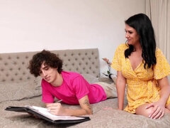 Morena, Sexo duro, Anal maduro, Mamá, Pov, Hijo, Madrastra, Trio