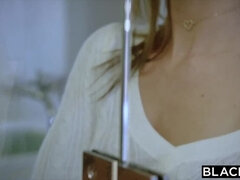 Grosser schwanz, Braunhaarige, Besamung, Schwanz, Erstes mal, Interrassisch, Lecken, Muschi