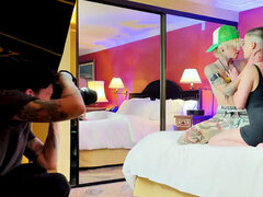 18 летние, Любители, За кадром, Поцелуи, Лесбиянка, Трансы, Софткор, Молоденькие