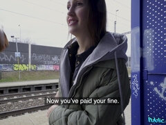 Brunette brune, Européenne, Faciale, Seins naturels, De plein air, Pov, Grande, Train