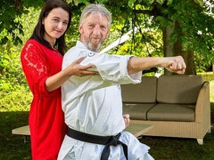 18 jaar, Grote lul, Pijpbeurt, Bruinharig, Hondjeshouding, Natuurlijke tieten, Buiten, Tiener