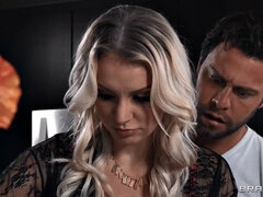 デカ尻, デカパイ, ブロンド, イく瞬間, バック, キッチン, ハメ撮り, タトゥー