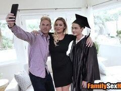 Blonde, Sucer une bite, Famille, Mère que j'aimerais baiser, Belle mère, Étudiant, Tabou, Nénés