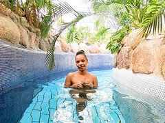 18, 黒人, フェラチオ, カップル, 中出し, 自然山雀, プール, 水中