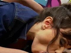 デカチン, フェラチオ, 着衣女と全裸男, チン, 顔射, ジーンズ, 怪物, ティーン