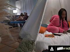 Tetas grandes, Negro, Atrapados, Engañando, Ébano, Interracial, Adolescente, Tetas