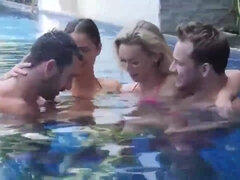 Gros seins, Sucer une bite, Tir de sperme, Fait maison, Indienne, Echangistes, Branlette espagnole, Nénés