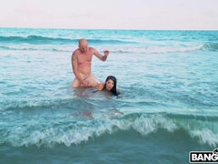 Playa, Morena, Corridas faciales, Sexo duro, Al aire libre, Anilingus, Sexo fuerte, Adolescente