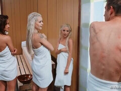 Lécher le cul, Blonde, Groupe, Branlette thaïlandaise, Sauna, Maigrichonne, Tatouage, Adolescente