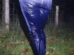 Girl Totally Pisses Her Blue Jeans In Public! Couldnt Hold It!