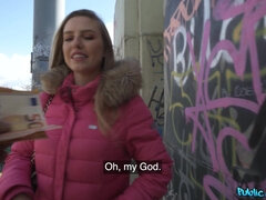 Amateur, Blonde, Sucer une bite, Européenne, Seins naturels, Public, String, Nénés