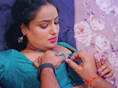 Watch Indian MILF Raswanti get a romantic massage & cum hard