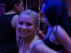 Blondine, Gruppe, Lesbisch, Lecken, Natürlichen titten, Orgie, Party, Muschi