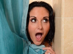 Leie, Grosser schwanz, Grosse titten, Blasen, Hundestellung, Milf, Dusche, Tätowierung