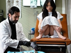 18 jaar, Grote mammen, Interraciaal, Zoenen, Ondergoed, Masturbatie, Kut duiken, Geschoren