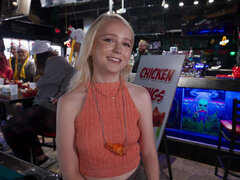 Blonde, Sucer une bite, Public