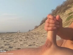 Plage, Tir de sperme, Branlette thaïlandaise, Hard, Mère que j'aimerais baiser, Seins naturels, De plein air, Public