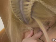 Stellung 69, Blondine, Braunhaarige, Freundin, Latina, Masturbation, Natürlichen titten, Muschi