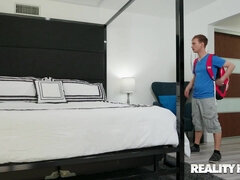 Grote mammen, Blond, Pijpbeurt, Lul, Logement, Vrijster, Kort haar, Uniformpje