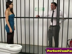 Pijpbeurt, Brits, Bruinharig, Sperma shot, Hd, Gevangenis, Gezichtspunt, Spaans