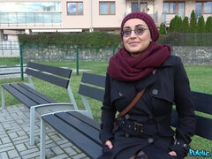 Amateur, Arabe, Gros seins, Sucer une bite, Hôtel, De plein air, Public, Jupe