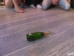 Schönheit, Braunhaarige, Tschechisch, Spiele, Lecken, Rotschopf, Kurzes haar, Swingers