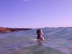 Plage, Sucer une bite, Branlette thaïlandaise, Branlette thaïlandaise, Nue, De plein air, Pov, Mouillée