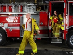 Sucer une bite, Dingue, Queue, Mère que j'aimerais baiser, Orgasme, Nénés, Mouillée, Pute