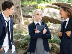 18 jaar, Kont, Grote lul, Blond, Hondjeshouding, Dubbele penetratie, Natuurlijke tieten, Tiener