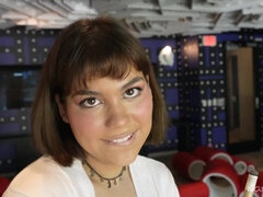 Enthousiasteling, Grote mammen, Sperma shot, Handbeurt, Hardcore, Gezichtspunt, Tiener, Tieten likken