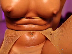 Gros seins, Blonde, Éjaculation interne, Pénétrer avec le poing, Mature, Piercing, Tatouage, Uniforme