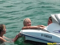 美女, ビーチ, 茶髪の, 気狂い, レズビアン, ピアス, タトゥー, 三人