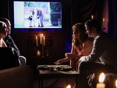 Slaapkamer, Grote kont, Grote lul, Grote mammen, Pijpbeurt, Hondjeshouding, 1 man 2 vrouwen, Tiener