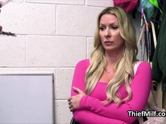 Leie, Grosse titten, Blondine, Vollbusig, Geile alte tussi, Hardcore, Büro, Realität